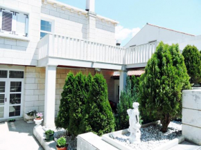Гостиница Adria Apartments and Rooms  Дубровник